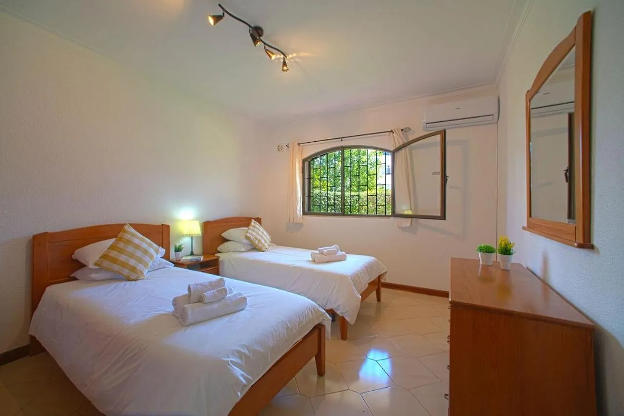 2 Bed Ground Floor Apartment In Vilamoura 0*,